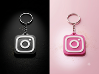 Llavero NFC de Instagram en negro y en rosa vistos de cerca sobre fondo oscuro y rosa